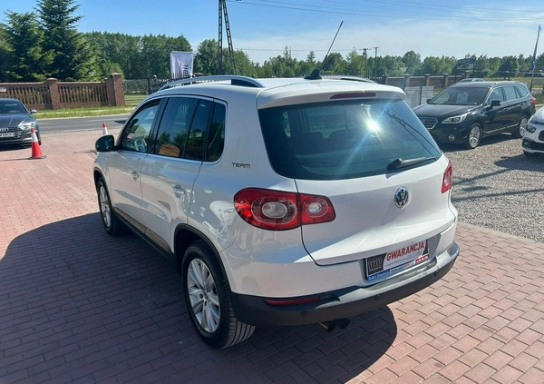 Volkswagen Tiguan cena 38800 przebieg: 223000, rok produkcji 2011 z Brzozów małe 562